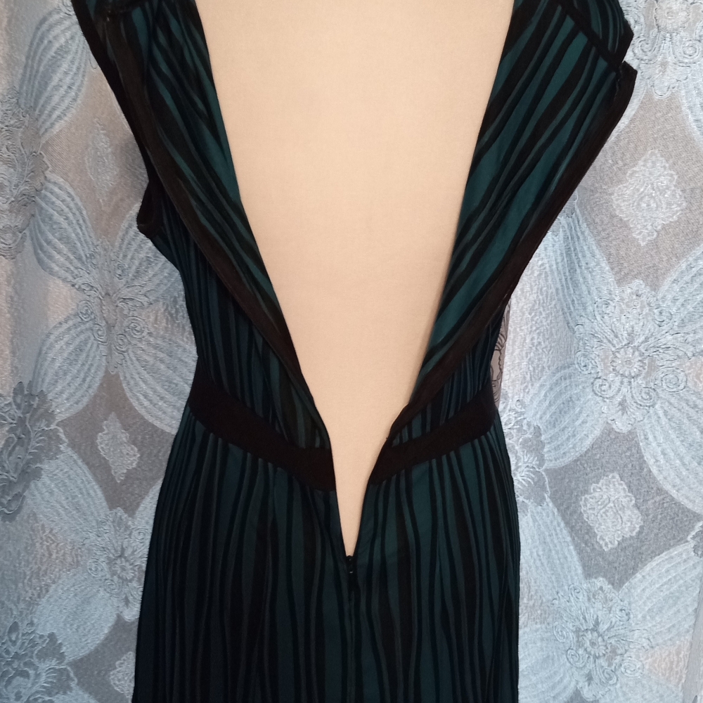 Elegant Teal Sleeveless Dress - Picture 5 of 7